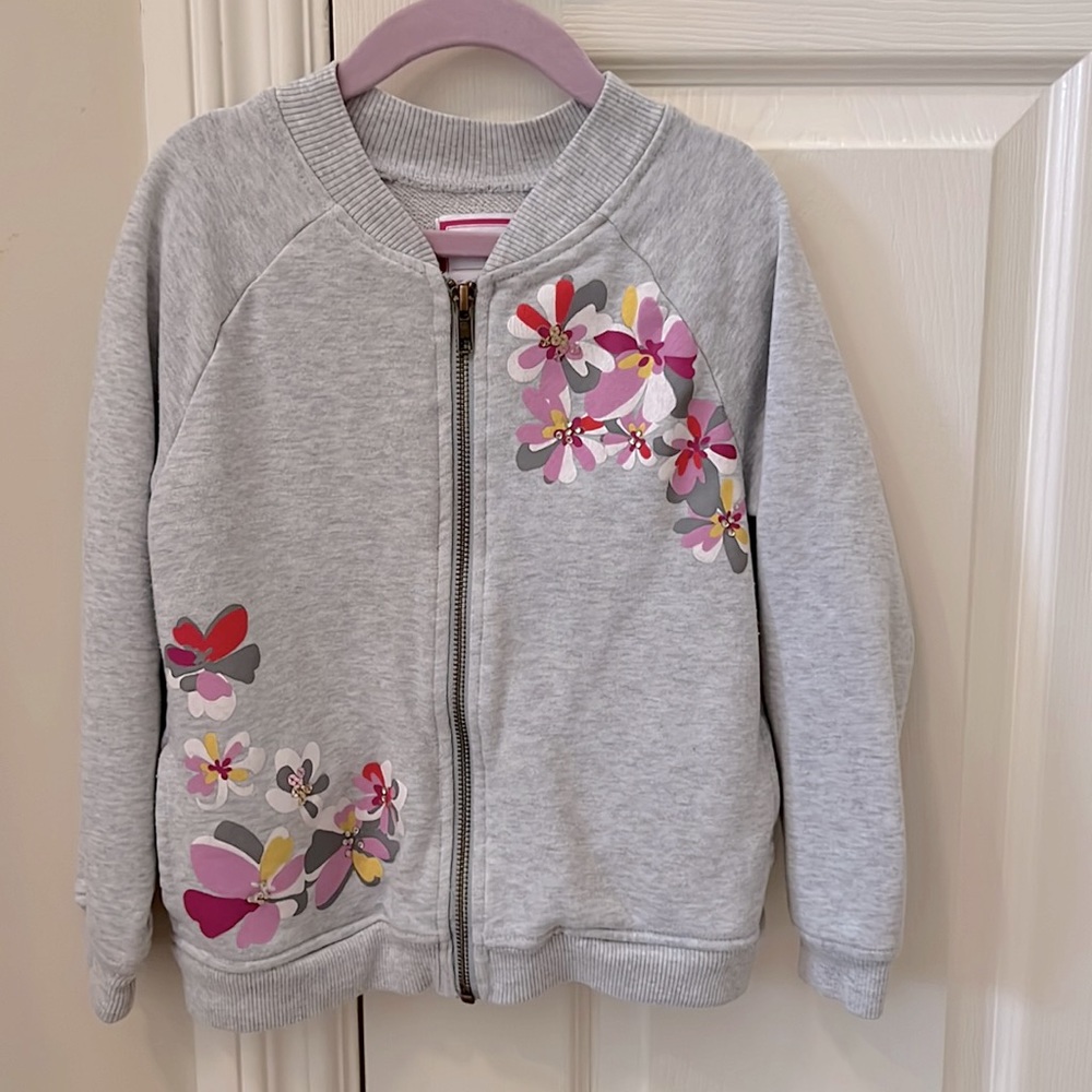 Girls Gymboree gray jacket with flower designs and two pockets. Sz 5-6